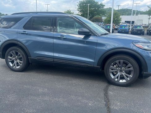 Used 2026 Ford Explorer Active w/ Active Comfort Package AWD/4WD image 3