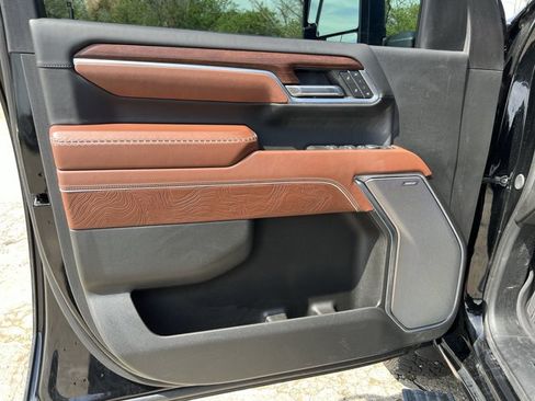 Certified 2025 GMC Sierra 3500 Denali Ultimate AWD/4WD image 23