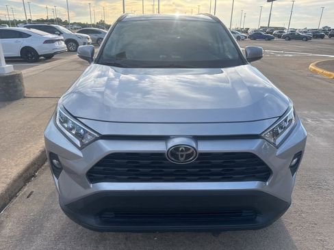 Used 2019 Toyota RAV4 XLE Premium image 8