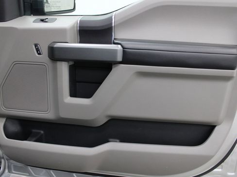 Used 2016 Ford F150 XLT AWD/4WD image 22