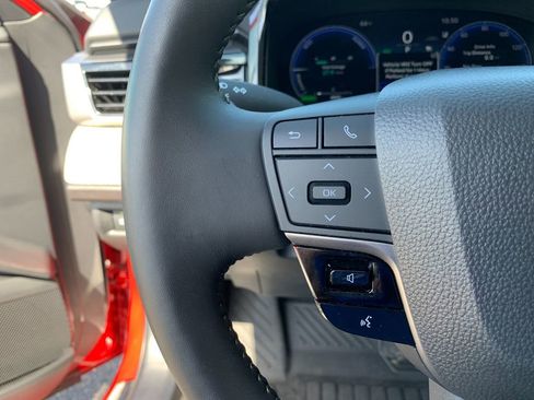 Used 2025 Toyota Camry XLE FWD image 28