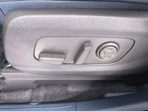 New 2026 Kia Carnival EX FWD image 11