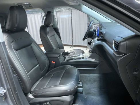 Used 2022 Ford Explorer XLT w/ Equipment Group 202A image 14