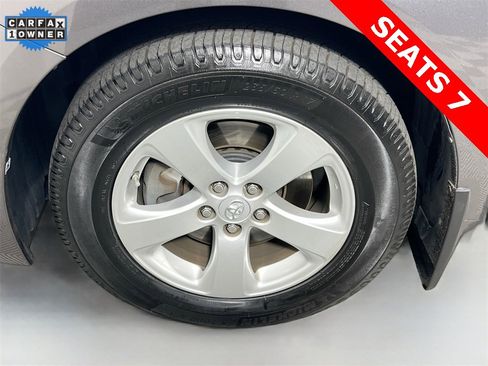 Used 2017 Toyota Sienna LE image 30
