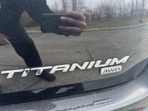 Used 2017 Ford Edge Titanium w/ Technology Package image 9