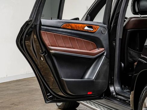 Used 2014 Mercedes-Benz GL 450 4MATIC image 39