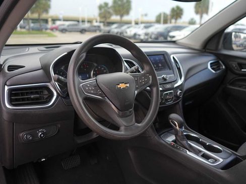 Used 2023 Chevrolet Equinox LT FWD image 2