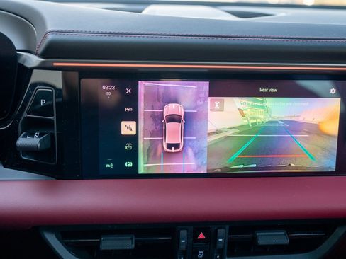 Certified 2025 Porsche Macan Electric image 17