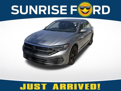 Used 2023 Volkswagen Jetta SE w/ Black Wheel Package