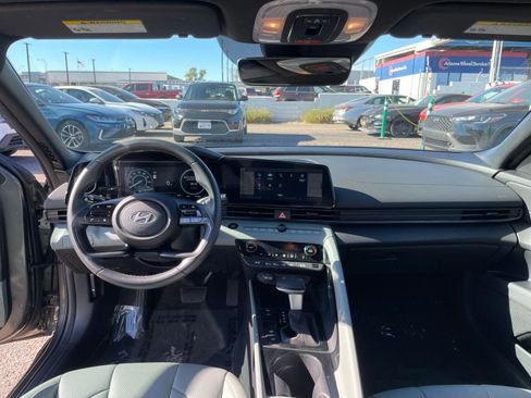 Used 2025 Hyundai Elantra Limited image 33