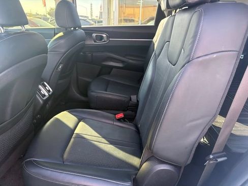 Used 2023 Kia Sorento EX AWD/4WD image 13