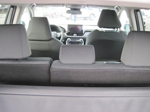 Used 2023 Toyota RAV4 XLE AWD/4WD image 7
