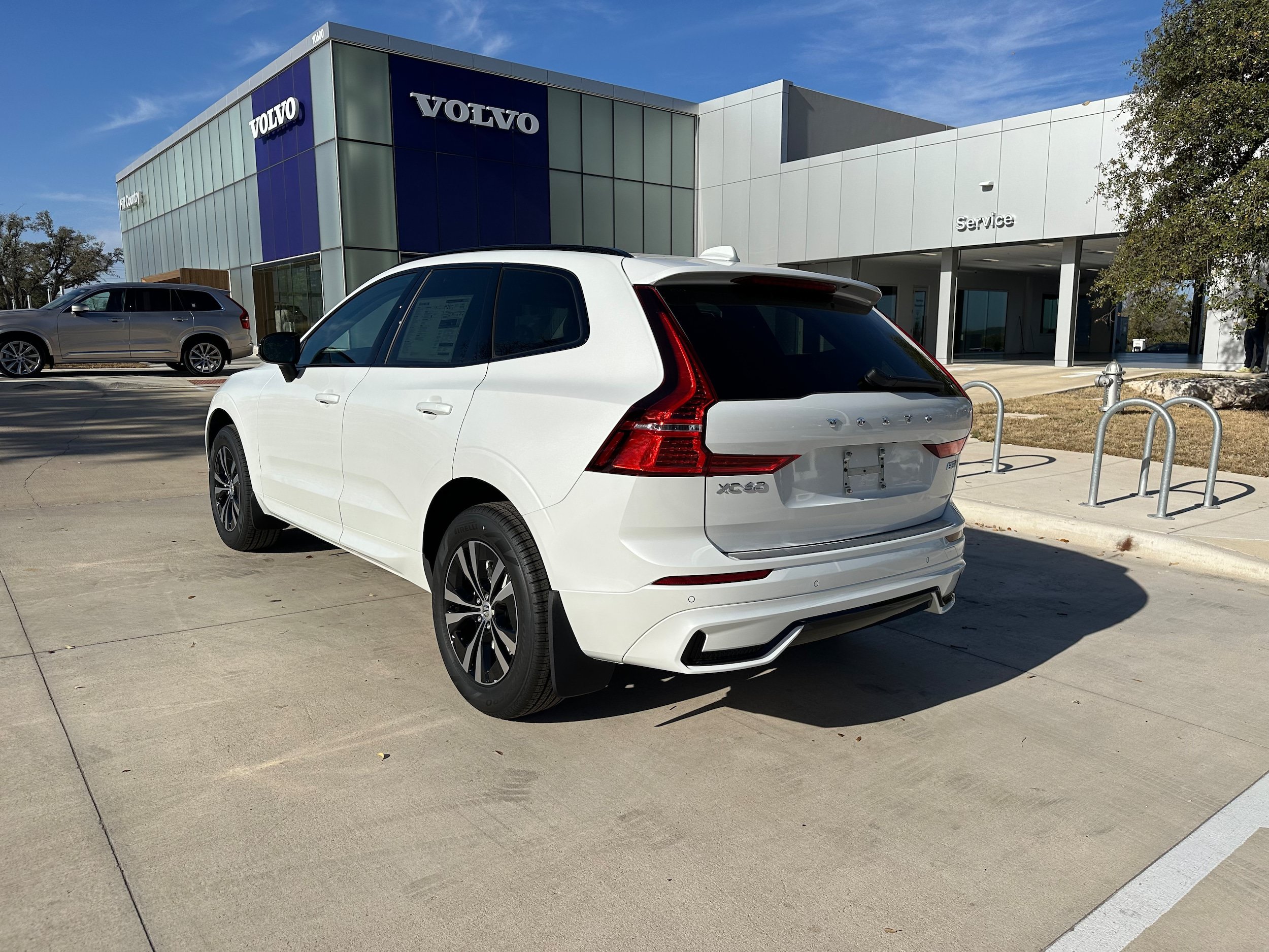 Used 2025 Volvo XC60 B5 Core w/ Protection Package Premier AWD/4WD image 4