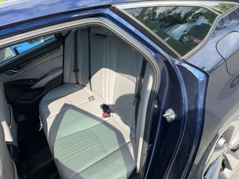 Used 2018 Honda Accord Touring image 12
