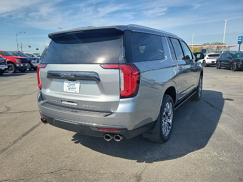 Used 2023 GMC Yukon XL Denali Ultimate AWD/4WD image 5