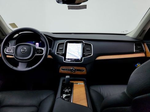 Used 2024 Volvo XC90 B5 Plus AWD/4WD image 32