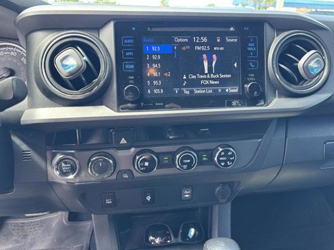 Used 2017 Toyota Tacoma TRD Off-Road image 9