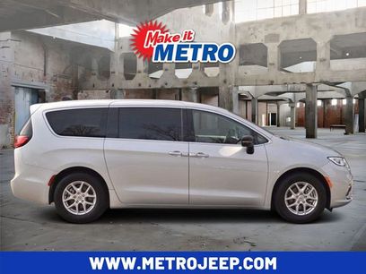 Used 2024 Chrysler Pacifica Touring-L