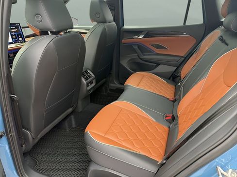 Used 2025 Volkswagen Tiguan SEL R-Line image 23