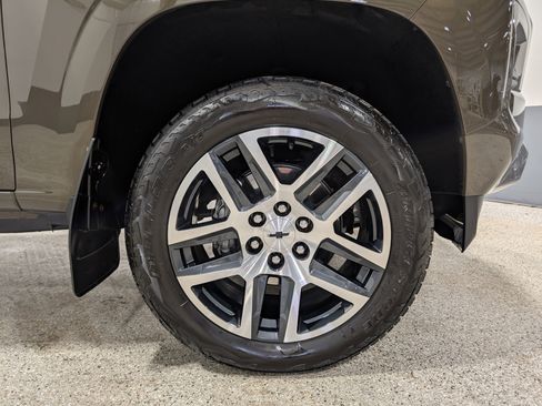 Used 2024 Chevrolet Colorado Z71 w/ Z71 Convenience Package 2 image 13