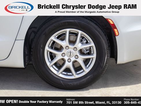 Used 2024 Chrysler Pacifica Touring-L FWD image 37