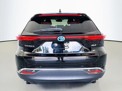 Used 2023 Toyota Venza XLE AWD/4WD image 6