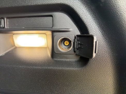 Used 2022 Ford Explorer XLT w/ Equipment Group 202A image 14