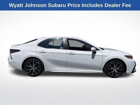 Used 2023 Toyota Camry SE FWD image 9