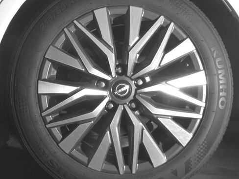 Used 2025 Nissan Altima 2.5 SV FWD image 17