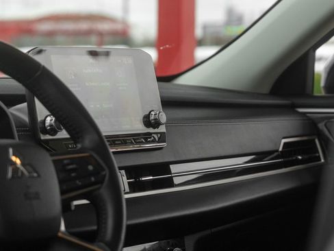 Used 2024 Mitsubishi Outlander SE Black Edition image 23