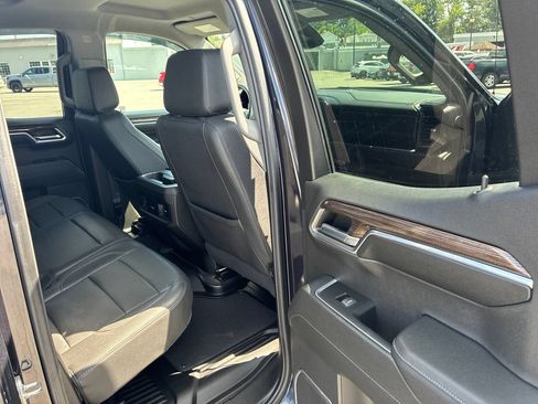 Used 2023 Chevrolet Silverado 1500 LT w/ Z71 Off-Road Package AWD/4WD image 10