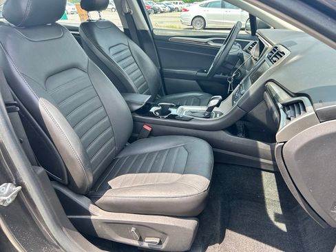Used 2016 Ford Fusion SE w/ Equipment Group 502A FWD image 11