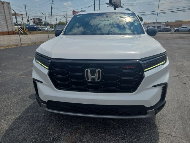 Used 2025 Honda Pilot TrailSport image 3