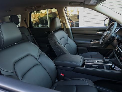 New 2025 Nissan Pathfinder SL image 21