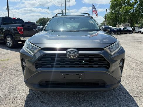 Used 2019 Toyota RAV4 XLE Premium FWD image 10
