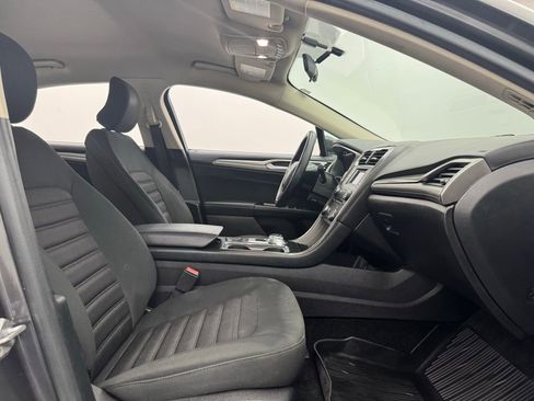 Used 2017 Ford Fusion SE image 29