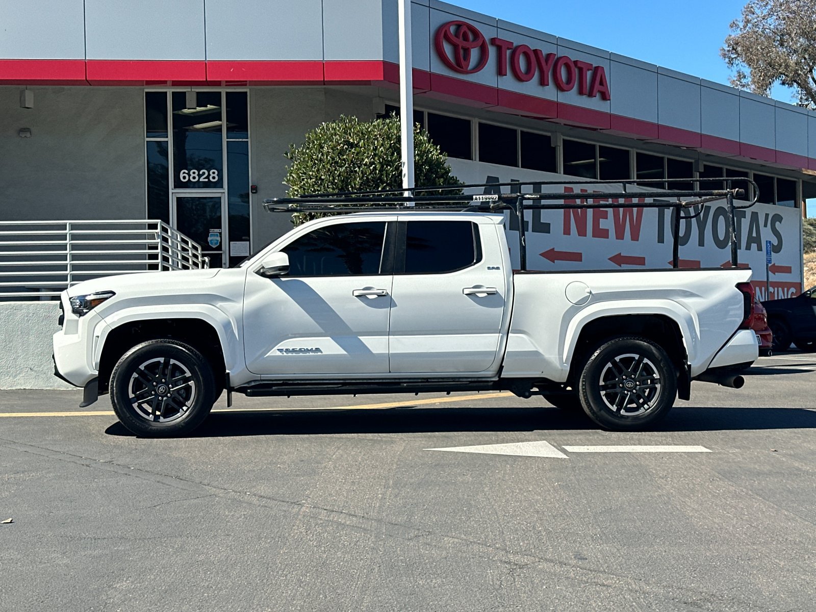 Used 2024 Toyota Tacoma SR5 AWD/4WD image 2