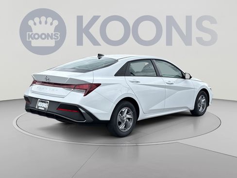 New 2026 Hyundai Elantra SE FWD image 7
