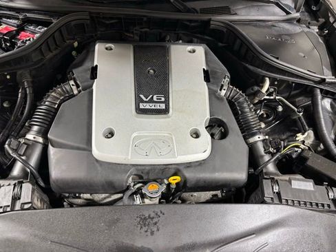 Used 2017 INFINITI Q70 3.7 image 25