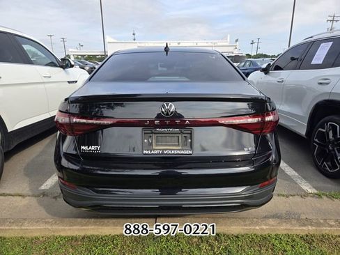Used 2025 Volkswagen Jetta SE FWD image 5