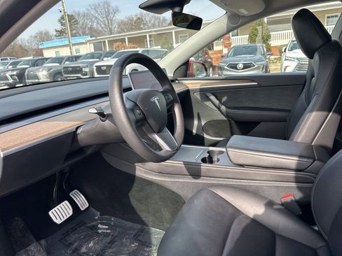 Used 2023 Tesla Model Y Long Range image 9