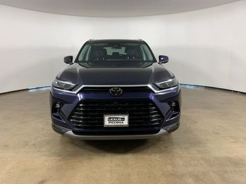 Used 2024 Toyota Grand Highlander AWD image 3