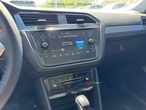 Certified 2023 Volkswagen Tiguan SE w/ Panoramic Sunroof Package FWD image 21