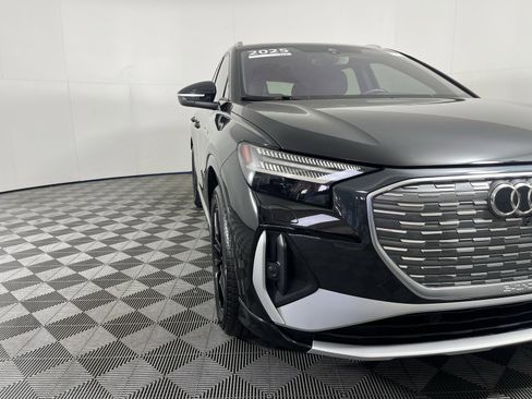 Used 2024 Audi Q4 e-tron Prestige image 3