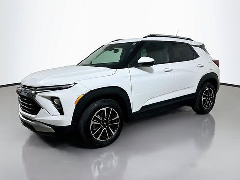 Used 2024 Chevrolet TrailBlazer LT FWD image 3