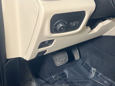 Used 2023 Jeep Grand Cherokee Limited AWD/4WD image 10