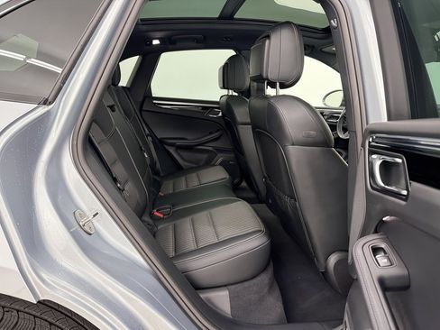 Used 2025 Porsche Macan AWD/4WD image 26
