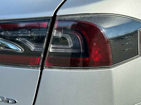 Used 2018 Tesla Model S 100D image 32