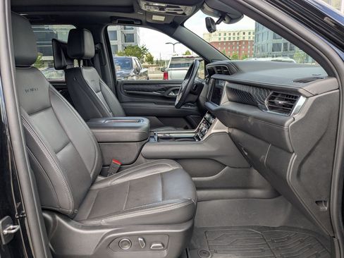 Used 2024 GMC Yukon XL Denali w/ Advanced Technology Package AWD/4WD image 30