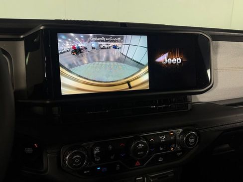 Used 2025 Jeep Wrangler Unlimited Sahara AWD/4WD image 18